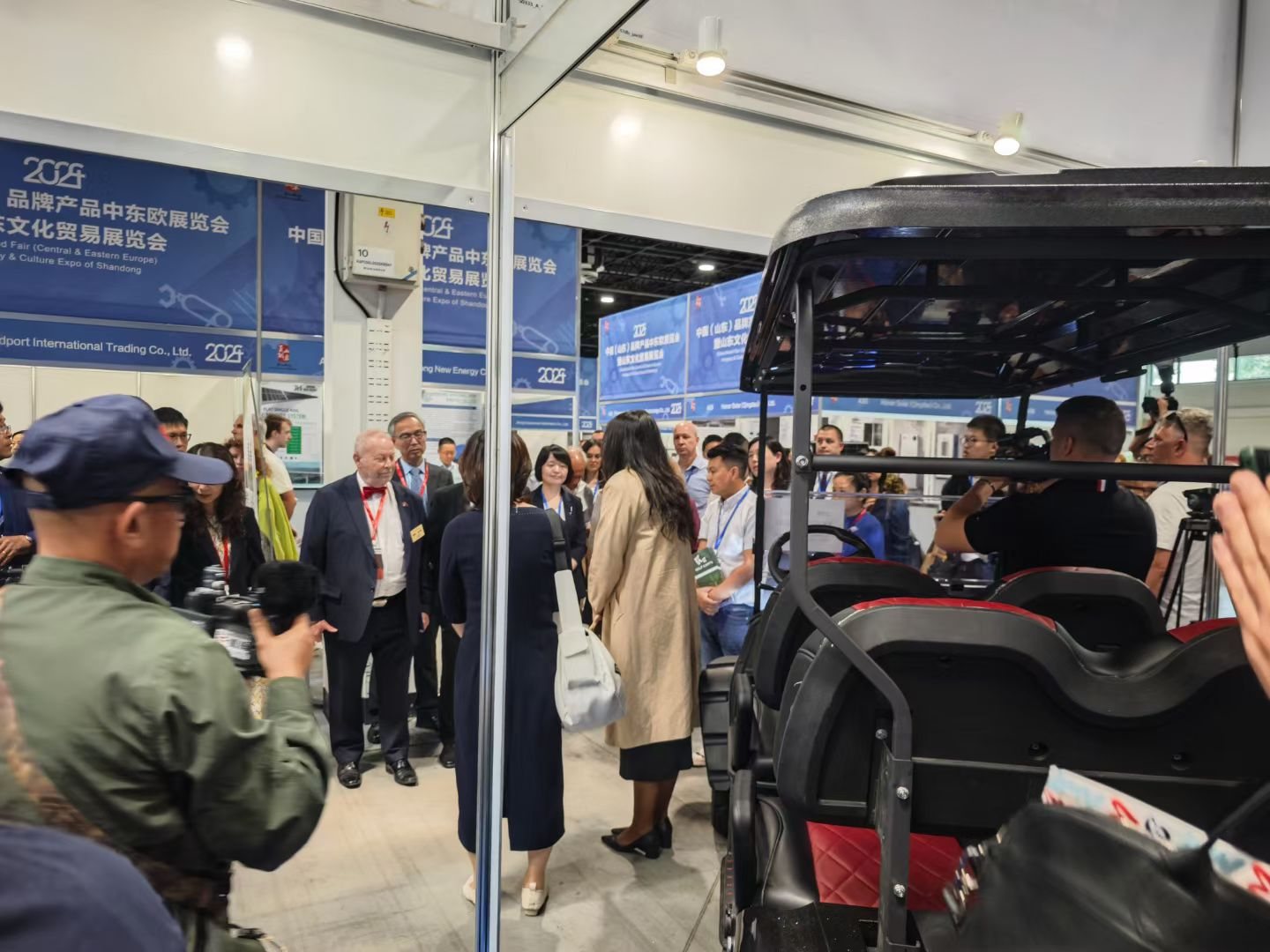 77EV electric golf cart exhibition booth for European buyers in Milan